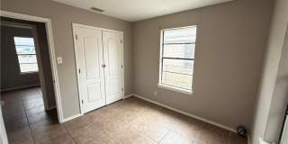 604 E Schunior Street Gallery 8