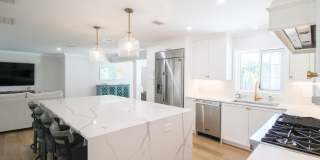 Luxury Annual Rental with Resort-Style Pool on Longboat Key Gallery 29