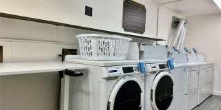 229 N Poplar Street Gallery 17