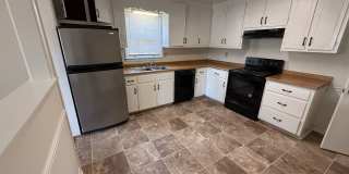 2 bed 1 bath duplex in Bogart, just outside of Athens Gallery 1