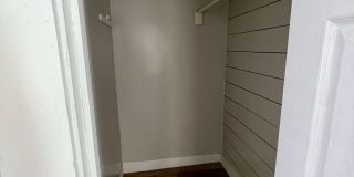 Adorable One Bedroom Duplex! Gallery 7