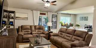 Wonderful 3 bed , 2 bath in Sunnyside Area Gallery 6