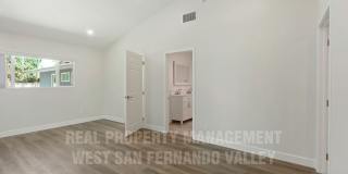 Beautifully Remodeled Single Family Home with Pool Gallery 28