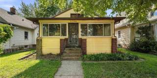 Spacious 2-Bedroom with 2 Car Garage in Rock Island! Gallery 1