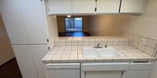 NW Condo Near Shopping Center Available Now! Gallery 10