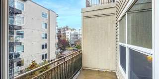Amazing West Seattle 2 bedroom 2 bath W/S/G and 2 parking spots included! Gallery 18