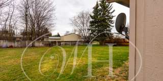 Spacious 2 bedroom duplex with attached garage Gallery 29