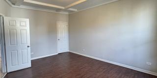 6130 S Rhodes Street Gallery 7