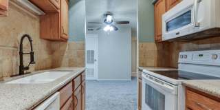 1 Bedroom 1 Bath Condo - Wilshire And NW Expressway Gallery 20