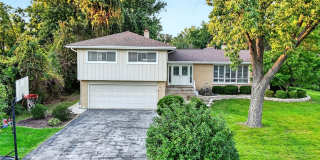 800 RIDGEMOOR Drive W Gallery 1