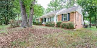Charming 3BR Home with Hardwood Floors, Fireplace & Bright Living Spaces in Midlothian Gallery 1