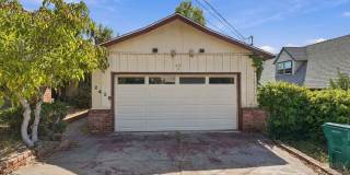 Beautiful 3-Bedroom Mid-Century Ranch in Oakland - Expansive Garden & Modern Updates Beautiful 3-Bedroom Mid-Century Ranch in Oakland - Expansive Garden & Modern Updates Gallery 1