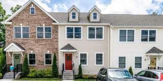 Exceptional and Spacous Townhouse! Gallery 1