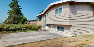 Application pending- Location, Location! - Four Bedroom house located minutes from Des Moines Waterfront Gallery 4