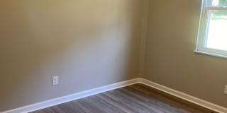 Knoxville 37920 - Very nice updated 2 bedroom home in South Knoxville for rent. - Contact Lisa Vineyard and Shannon Russell (865) 216-9334 Gallery 14