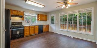 Wonderful 3 Bedroom, 2 Bath home, with 2 Car Garage, Huge Fenced-in yard, and Pet Friendly! Wonderful 3 Bedroom, 2 Bath home, with 2 Car Garage, Huge Fenced-in yard, and Pet Friendly! Gallery 6