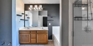 2-Story 3 Bedroom, 3 Bathroom Home with Solar Panels!!! Gallery 10