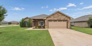 Charming 3 Bedroom, 2 Bath Home with Stunning Backyard Retreat Gallery 1