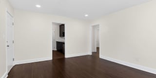 Charming Two Bedroom Duplex in Commonwealth Park! Gallery 4