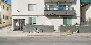 Hollywood Hills Apartments Gallery 10