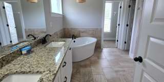 Modern and Spacious 4 bedroom home in Olive Branch for Lease Gallery 13