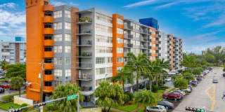 Grand Island Square - 3 Miles to Aventura Mall Gallery 11