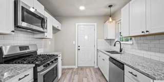 Beautiful Renovated 3 Bedroom Ready Late May Gallery 7