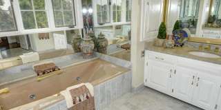Luxurious living in Potomac! Main House and Guest House included! Gallery 16