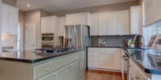 Sought after Remington 4bed 2.5bath with Lots of Yard Space! Gallery 13
