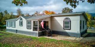 5 bedroom home on the North Umpqua River Gallery 1