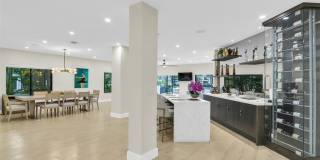 319 S Riverside Drive Gallery 16