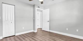 Remodeled 2/2 Waterfront Condo Gallery 19
