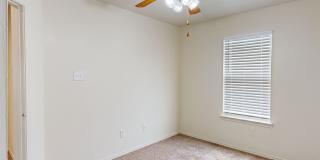 $875 + 2 WEEKS FREE RENT +  STAINLESS STEEL APPLIANCES!!!! Gallery 13