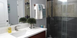 Luxury Condo for Rent Gallery 11