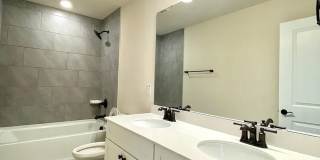 Room in 4 Bedroom Home at Hedge Maple Dr Gallery 1