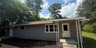 Newly Updated 3 Bedroom Home with Bonus Room in Rossville! Gallery 1