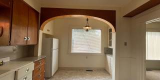 Vintage 3BR House Close to Campus! Gallery 17