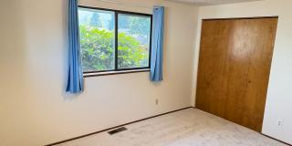 Well-kept house in desirable Thurston neighborhood! Gallery 28