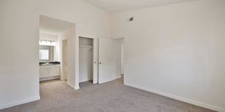 Elan Riverwalk Gallery 34