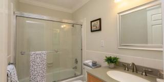 EPIC REA -Russian Hill Top Floor View 2 bed/2 bath condo w/ parking space & storage Gallery 12