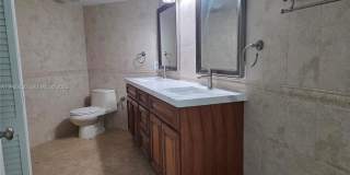 5880 Collins Ave Gallery 11