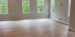 Room in 3 Bedroom Home at Noble Townes Way Gallery 5