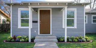 936 Poinsettia Gallery 1