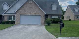 Knoxville 37917 - 2 bedroom, 2 bath condo - Call Lisa Vineyard or Shannon Russell 865-216-9334 Knoxville 37917 - 2 bedroom, 2 bath condo - Call Lisa Vineyard or Shannon Russell 865-216-9334 Gallery 1