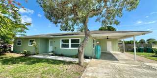 ** 3 BED / 2 BATH SINGLE FAMILY ** ANNUAL **  NAPLES GARDENS ** Gallery 1