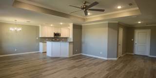 Beautiful 3 Bedroom 2 Bathroom Townhouse in South Tyler! Now offering 1/2 off first full month rent free! Gallery 4