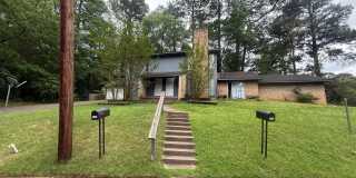 Spacious 3-bed/2-bath Townhome! Gallery 1