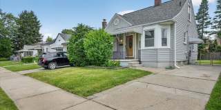 Charming 3-Bedroom Bungalow for Rent in Lincoln Park Gallery 1