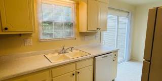 2 Bedroom, 1.5 Bath Townhouse Gallery 9