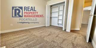 Beautiful 4 bedroom 3 bath house - attached garage Gallery 18